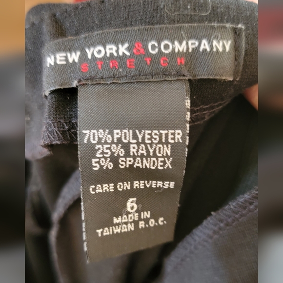 NEW YORK & Company Stretch Capri - Picture 4 of 5